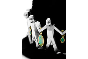 Allan Scharff Sølvsmedie - The Buddyguards Ring: Af 18 karat guld, sterling sølv og en 11.1 carat sort facetteret diamant