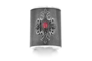 Mette Rosgaard, Rosgaard Collection - ”Cuff”/Armring af oxideret sølv med 12.6 carat rubiner og hvid mink.